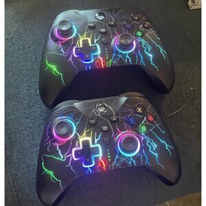 Pair Of YZC-07S Gaming Wireless Controllers Black 9 Colors RGB LED Rechargeable